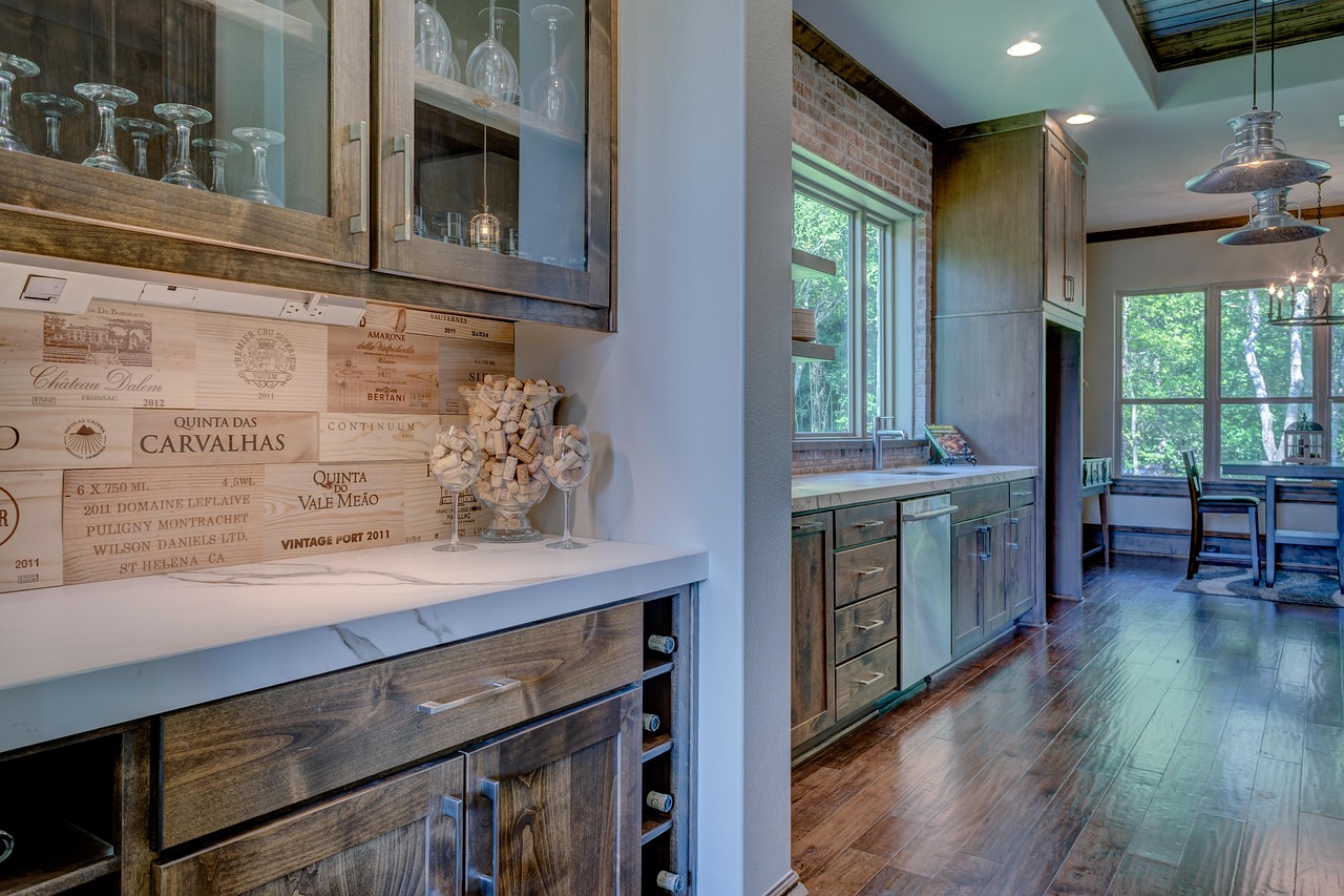 découvrez des idées et conseils pour créer un home bar design et élégant, parfait pour accueillir vos invités et profiter de moments conviviaux chez vous.