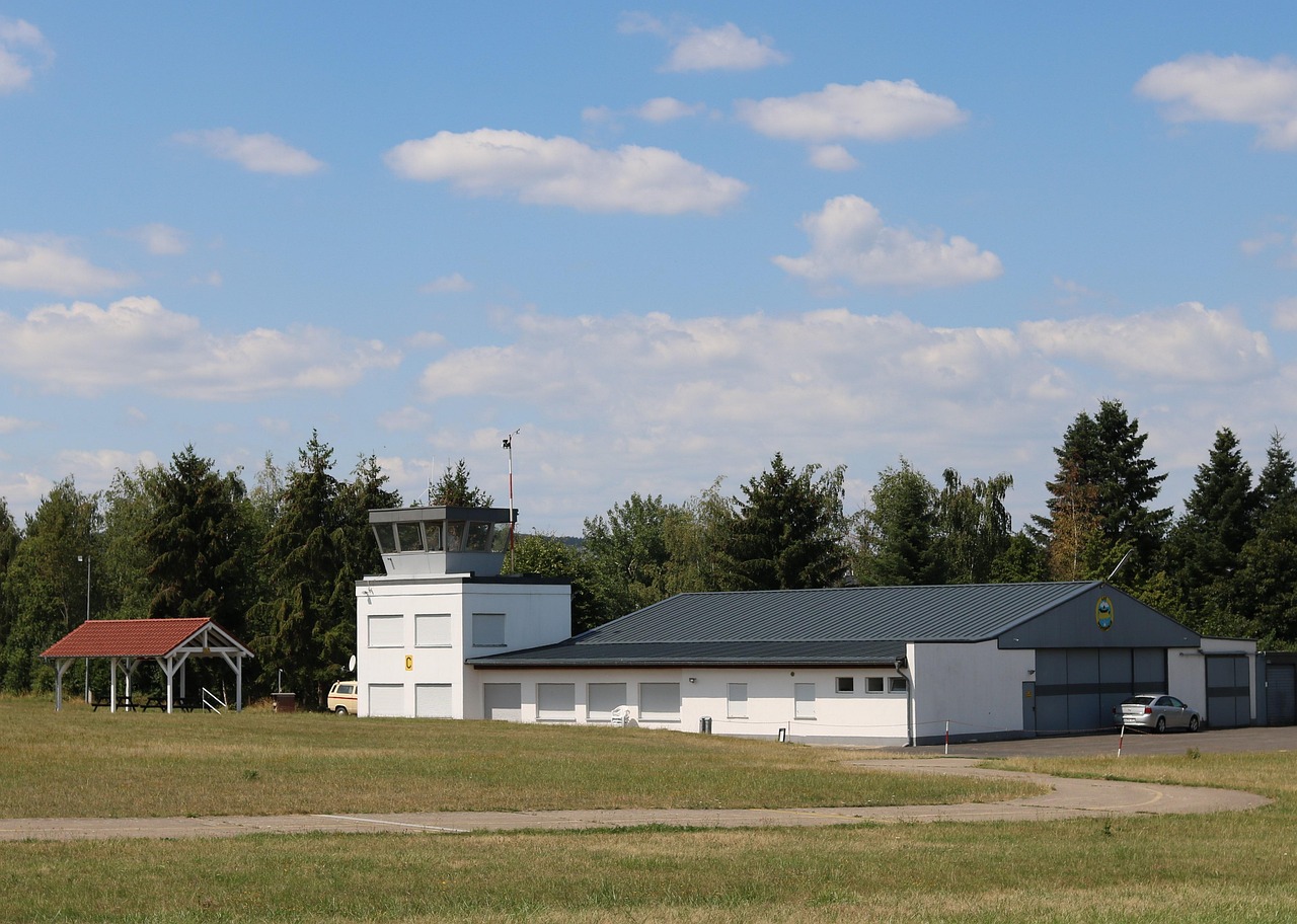découvrez nos carports élégants et robustes pour protéger votre véhicule des intempéries tout en ajoutant une touche esthétique à votre extérieur.