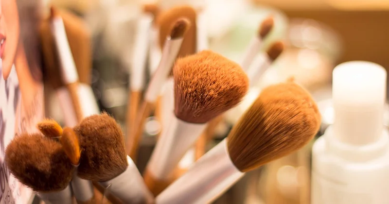 Le rose poudré en mode et en beauté