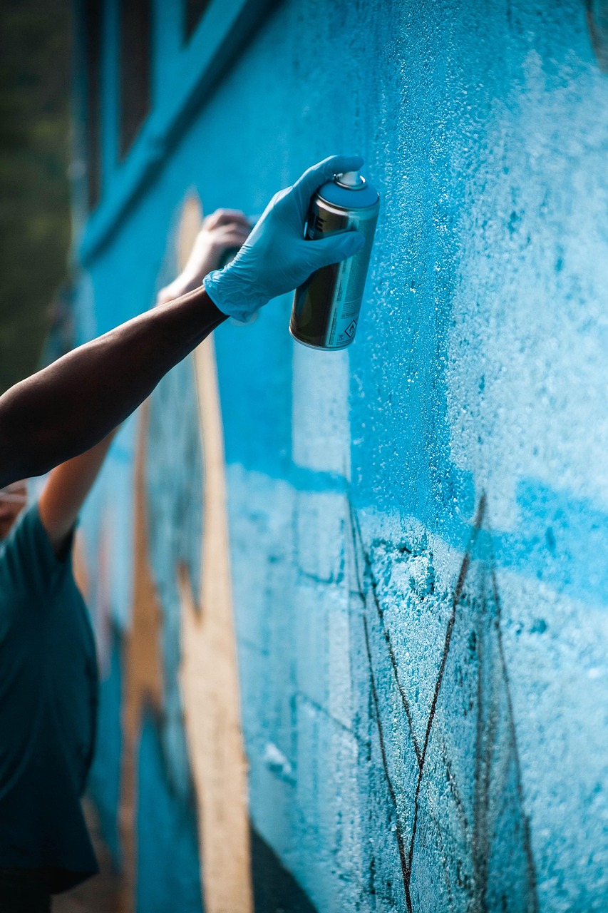 Créer ses propres étagères murales design avec des matériaux de récupération
