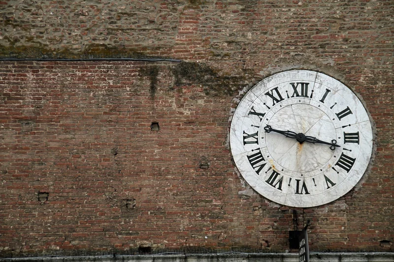 Comment reconnaître une vraie horloge années 50 ?