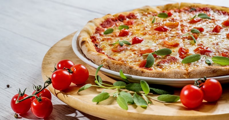 Pizza surgelée au micro-ondes : la cuisson parfaite en 5 minutes chrono