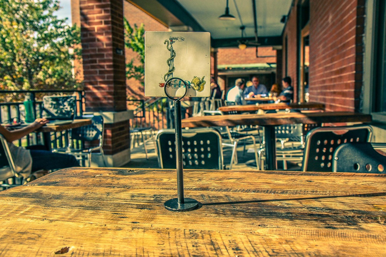 Créer un bar d’intérieur personnalisé : plans et conseils pratiques